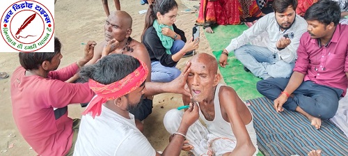 भूख हड़ताल पर बैठे अनशनकारियों ने सामूहिक रूप से मुंडन कराकर जताया विरोध !