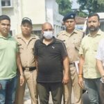 SOG / मुखानी पुलिस ने 08 घंटे में अभियुक्त को हत्या में प्रयुक्त तमंचे संग किया गिरफ्तार ! SSP NAINITAL के कुशल नेतृत्व में नैनीताल पुलिस लगातार कर रही है अपराधों के खुलासे ! जमीनी विवाद के चलते मुखानी थाना क्षेत्र में चचेरे भाई की हत्या कर आरोपी था फरार !