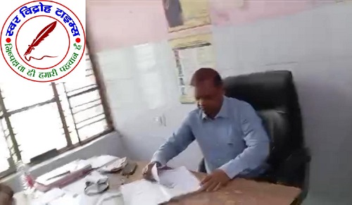 बनकटी CHC पर तैनात डॉक्टर मरीज से करते हैं अभद्रता ! वायरल वीडियो !