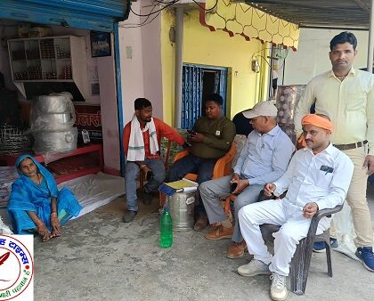 बहदुरी बाजार मेन रोड पर एक जर्जर आम का पेड़ वन विभाग द्वारा कटवाया गया !