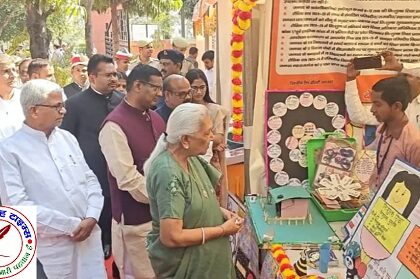 महाराजगंज पहुंची राज्यपाल आनंदीबेन पटेल ! विभिन्न योजनाओं के लाभार्थियों को किया सम्मानित, अधिकारियों के साथ करेंगी बैठक !