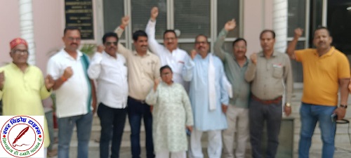 कर्मचारीयों के बाद पेंशनरो के हक पर सरकार डाल रही है डाका, पे कमीशन के लाभ से किया बंचित ! बुढ़ापे की रोटी छीन रही है सरकार !