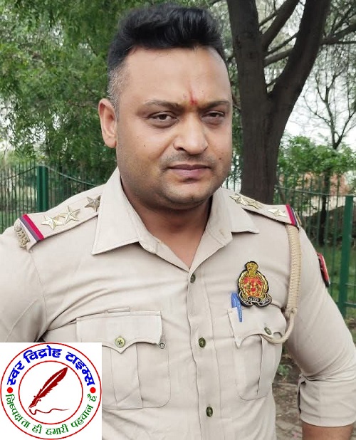 मथुरा वृंदावन पुलिस ने पकड़ा फर्जी इंस्पेक्टर, वर्दी पहनकर झाड़ रहा था रौब !