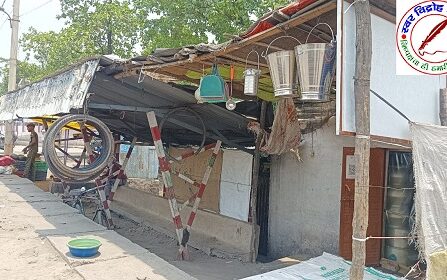 भीषण गर्मी मे पेड़ और दुकान का शेड ही सहारा बस यात्रीयो का !